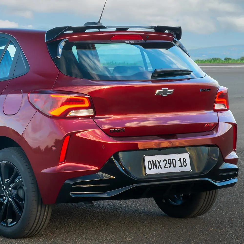 Chevrolet Onix RS con spoiler trasero