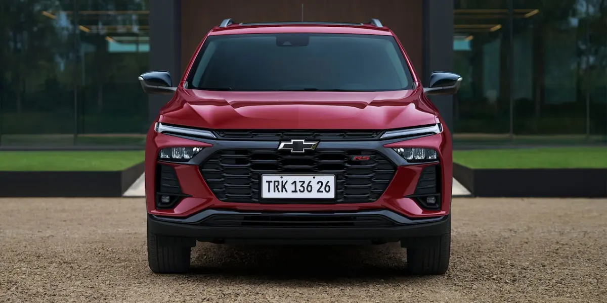 Frente de la Chevrolet Tracker con faros LED